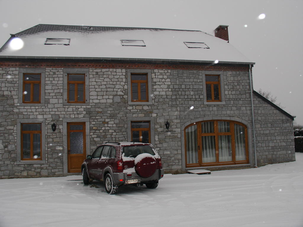 Les Mezzanines Hotel Hastiere-Lavaux Bagian luar foto