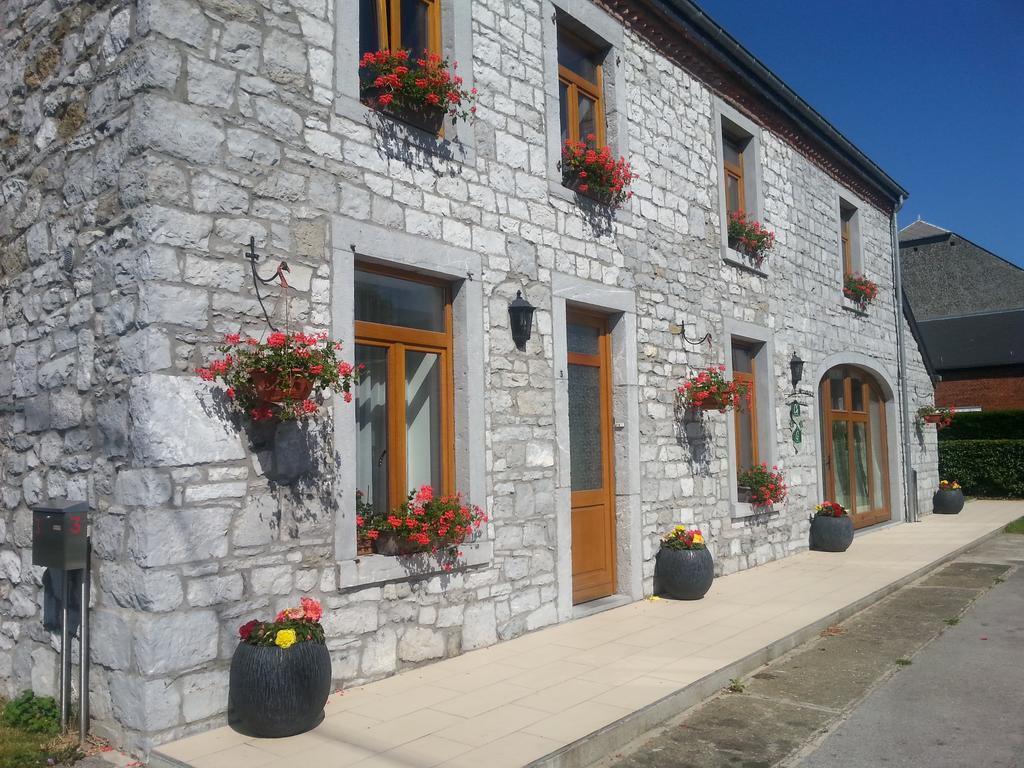 Les Mezzanines Hotel Hastiere-Lavaux Bagian luar foto